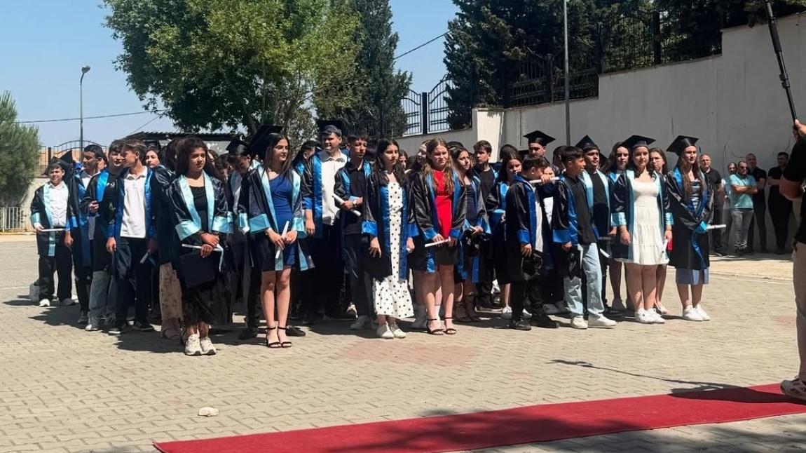 8. Sınıf Öğrencilerimizi Mezun Ettik. 